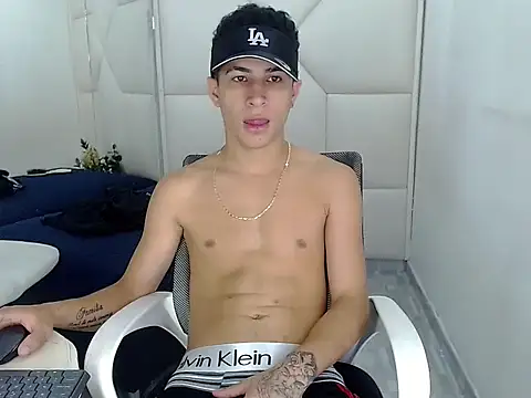 Hollmanhot online show from March 5, 2026, 2:07 am