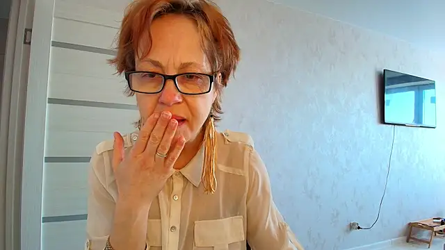 Snapshot of LioraWeiss chatting on May 4, 2026, 5:36 am LioraWeiss online show from May 4, 2026, 5:36 am