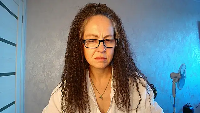 Snapshot of LioraWeiss chatting on June 3, 2026, 2:33 pm LioraWeiss online show from June 3, 2026, 2:33 pm