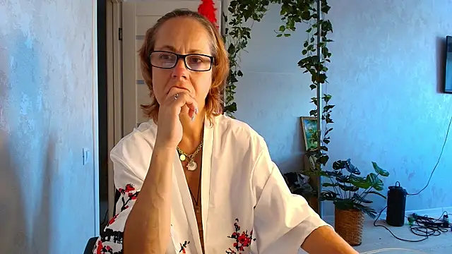 Snapshot of LioraWeiss chatting on July 21, 2026, 8:16 am LioraWeiss online show from July 21, 2026, 8:16 am