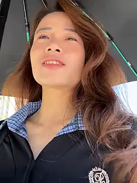 Mia-lp online show from April 18, 2026, 1:31 am