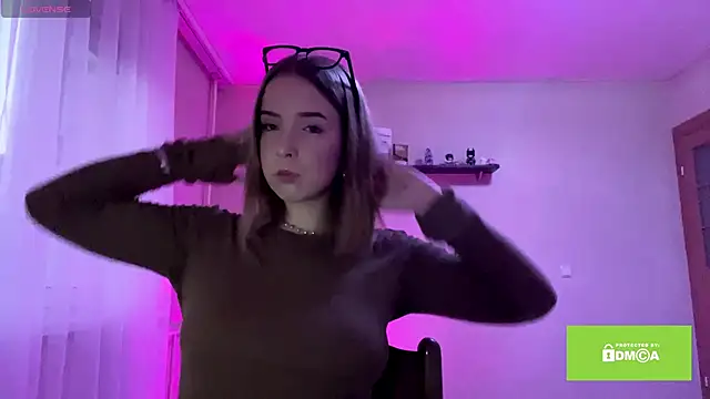 HillaryZelek online show from March 6, 2026, 4:14 pm