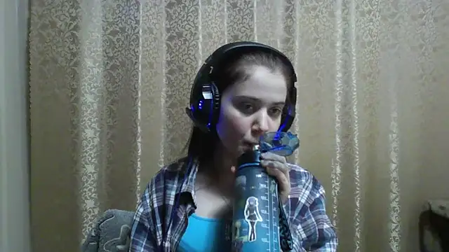 CarinaFolmar online show from March 2, 2026, 3:08 pm