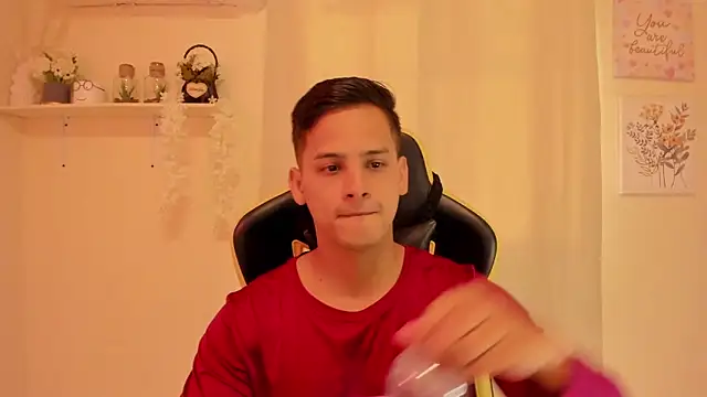 sexy andres01 online show from April 9, 2026, 2:44 pm