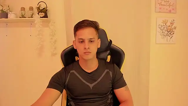 sexy andres01 online show from April 29, 2026, 3:32 am