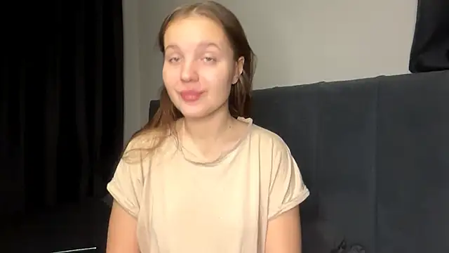 Snapshot of LowriseZiziphus chatting on March 4, 2026, 4:24 pm LowriseZiziphus online show from March 4, 2026, 4:24 pm