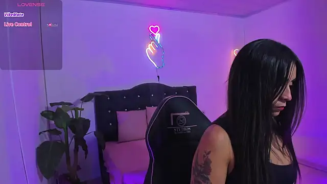 LINDSAY TAY online show from April 24, 2026, 3:31 am