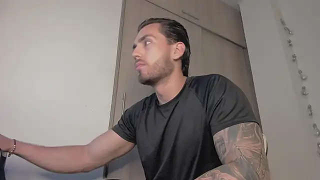 Axel  Blaze online show from April 7, 2026, 12:16 pm