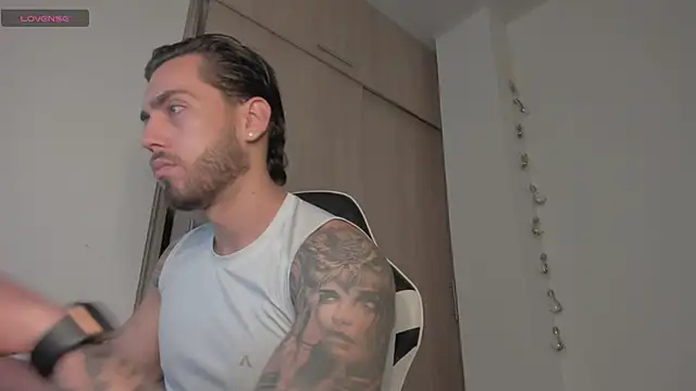 Axel  Blaze online show from April 21, 2026, 12:33 pm