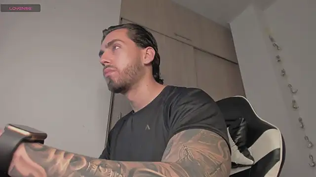 Axel  Blaze online show from April 22, 2026, 12:39 pm