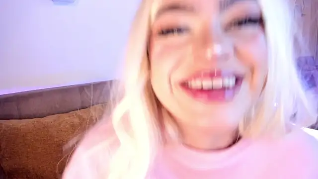 ZafiroMartini  online show from April 22, 2026, 12:02 am