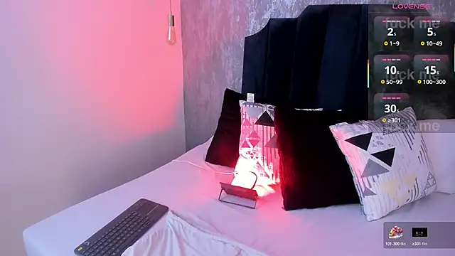 Ivi jones  online show from April 19, 2026, 8:33 pm