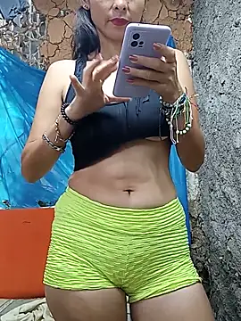 yuliitza4 online show from June 5, 2026, 2:12 pm