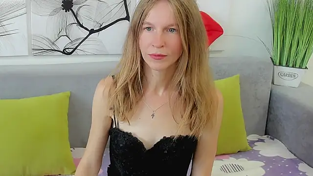 Snapshot of Mira_XOo chatting on July 20, 2026, 1:57 pm Mira XOo online show from July 20, 2026, 1:57 pm