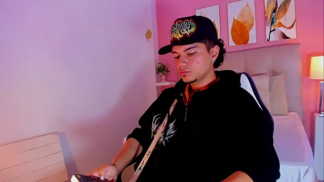 Snapshot of Briian__ chatting on June 11, 2026, 7:23 pm Briian online show from June 11, 2026, 7:23 pm