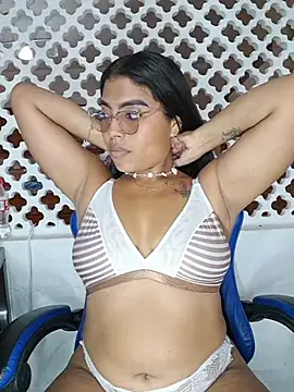 Coraline em online show from April 21, 2026, 6:44 pm