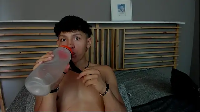 clark ken01 online show from April 22, 2026, 9:16 pm