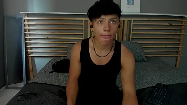 Snapshot of clark_ken01 chatting on April 28, 2026, 9:09 pm clark ken01 online show from April 28, 2026, 9:09 pm