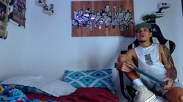 AdamsDvi online show from April 22, 2026, 12:13 am