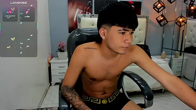 Snapshot of Thiago_collinss chatting on June 18, 2026, 10:47 pm Thiago collinss online show from June 18, 2026, 10:47 pm