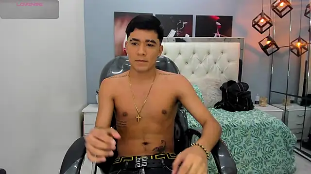 Snapshot of Thiago_collinss chatting on August 2, 2026, 11:25 pm Thiago collinss online show from August 2, 2026, 11:25 pm