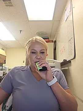 Snapshot of LadyB07 chatting on June 9, 2026, 3:56 pm LadyB07 online show from June 9, 2026, 3:56 pm