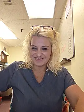 Snapshot of LadyB07 chatting on June 24, 2026, 3:11 pm LadyB07 online show from June 24, 2026, 3:11 pm