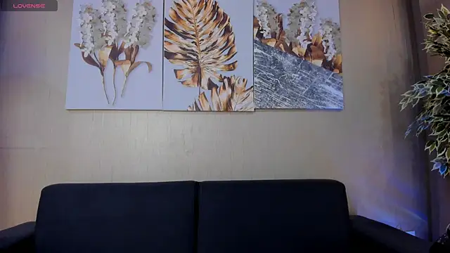 ValentinaaMilan online show from April 21, 2026, 4:52 am