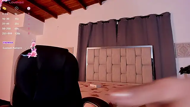 zafiro ziz online show from March 24, 2026, 2:44 pm