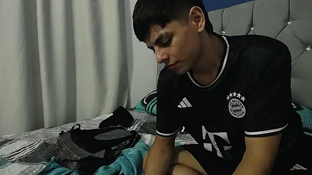 Logan Jhonson19 online show from April 22, 2026, 4:04 am