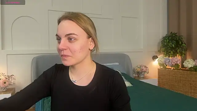 Glow Margo online show from March 13, 2026, 1:23 am