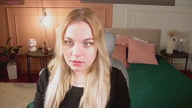 Glow Margo online show from April 23, 2026, 1:07 am