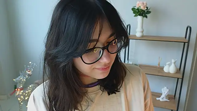 Snapshot of Bell_Menis chatting on March 22, 2026, 8:18 am Bell Menis online show from March 22, 2026, 8:18 am