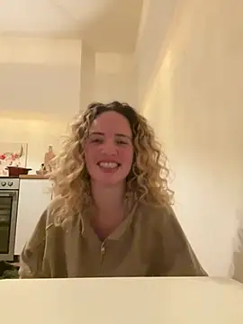 curlyirishgirl online show from March 1, 2026, 4:03 am