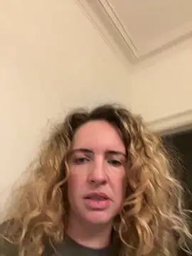 curlyirishgirl online show from March 2, 2026, 11:00 pm