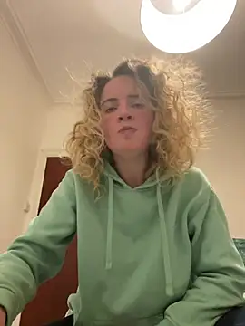 curlyirishgirl online show from March 10, 2026, 1:43 am