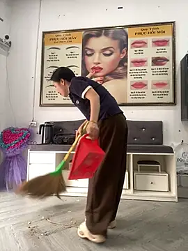 Ivy Trix2 online show from April 19, 2026, 2:22 am