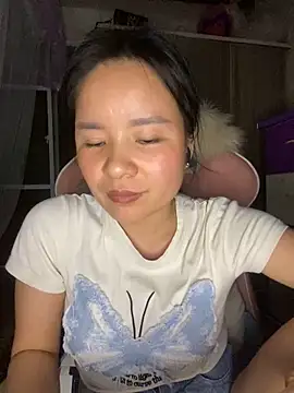 Ivy Trix2 online show from April 21, 2026, 3:17 pm