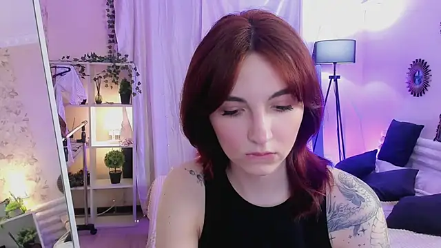 VittoriaNix online show from April 19, 2026, 6:21 pm