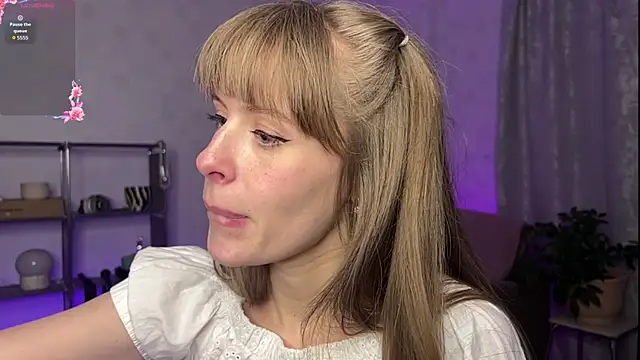 RosaMoore online show from April 20, 2026, 2:42 pm