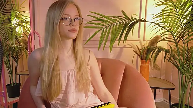 Dear Tessa online show from April 19, 2026, 3:11 pm