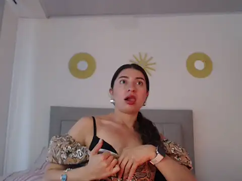 Julietaamado online show from April 20, 2026, 5:26 pm