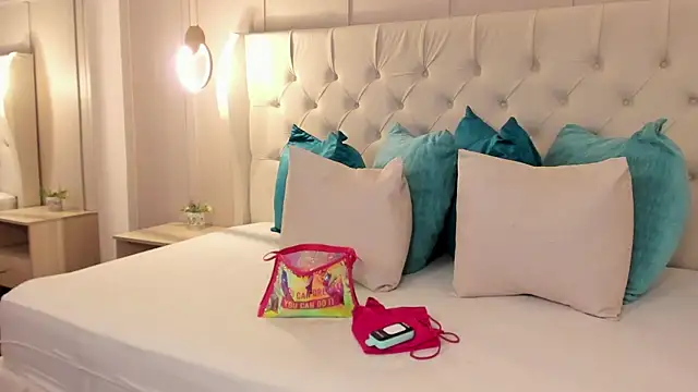 raquel mooon online show from April 17, 2026, 5:38 pm