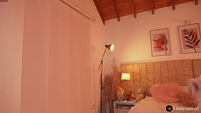 Lissanascott online show from April 22, 2026, 6:31 pm