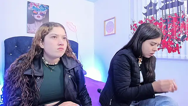 valeria and zoe online show from April 8, 2026, 1:33 pm