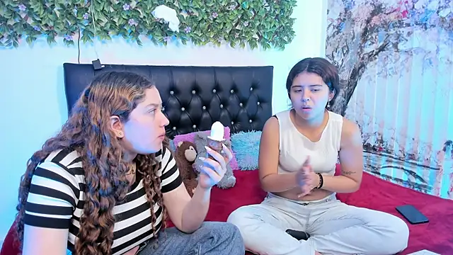 Snapshot of valeria_and_zoe chatting on May 1, 2026, 6:34 pm valeria and zoe online show from May 1, 2026, 6:34 pm