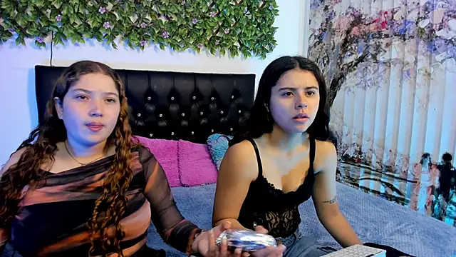 Snapshot of valeria_and_zoe chatting on May 8, 2026, 2:11 pm valeria and zoe online show from May 8, 2026, 2:11 pm