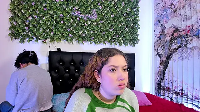Snapshot of valeria_and_zoe chatting on May 20, 2026, 3:40 pm valeria and zoe online show from May 20, 2026, 3:40 pm