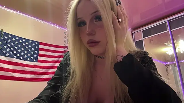 Mollywannatouch online show from March 4, 2026, 8:15 pm