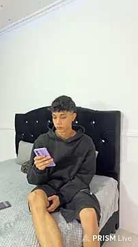 DiamondEssence online show from March 5, 2026, 2:07 am